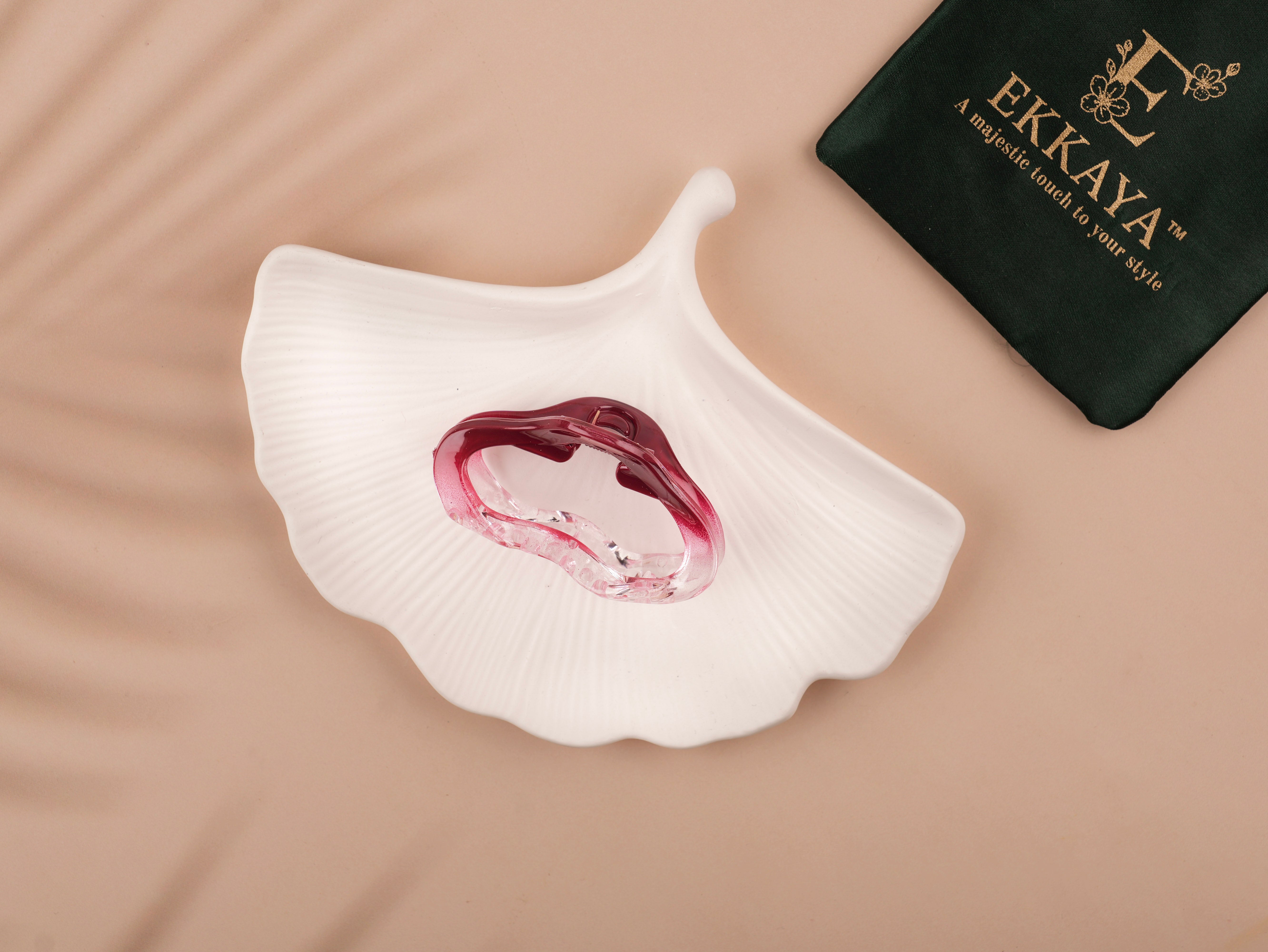 Aura Wave Glossy Claw – Bold Hold with Glossy Elegance