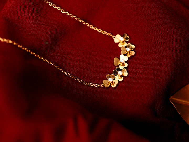 Golden Floral Blossom Necklace 🌸