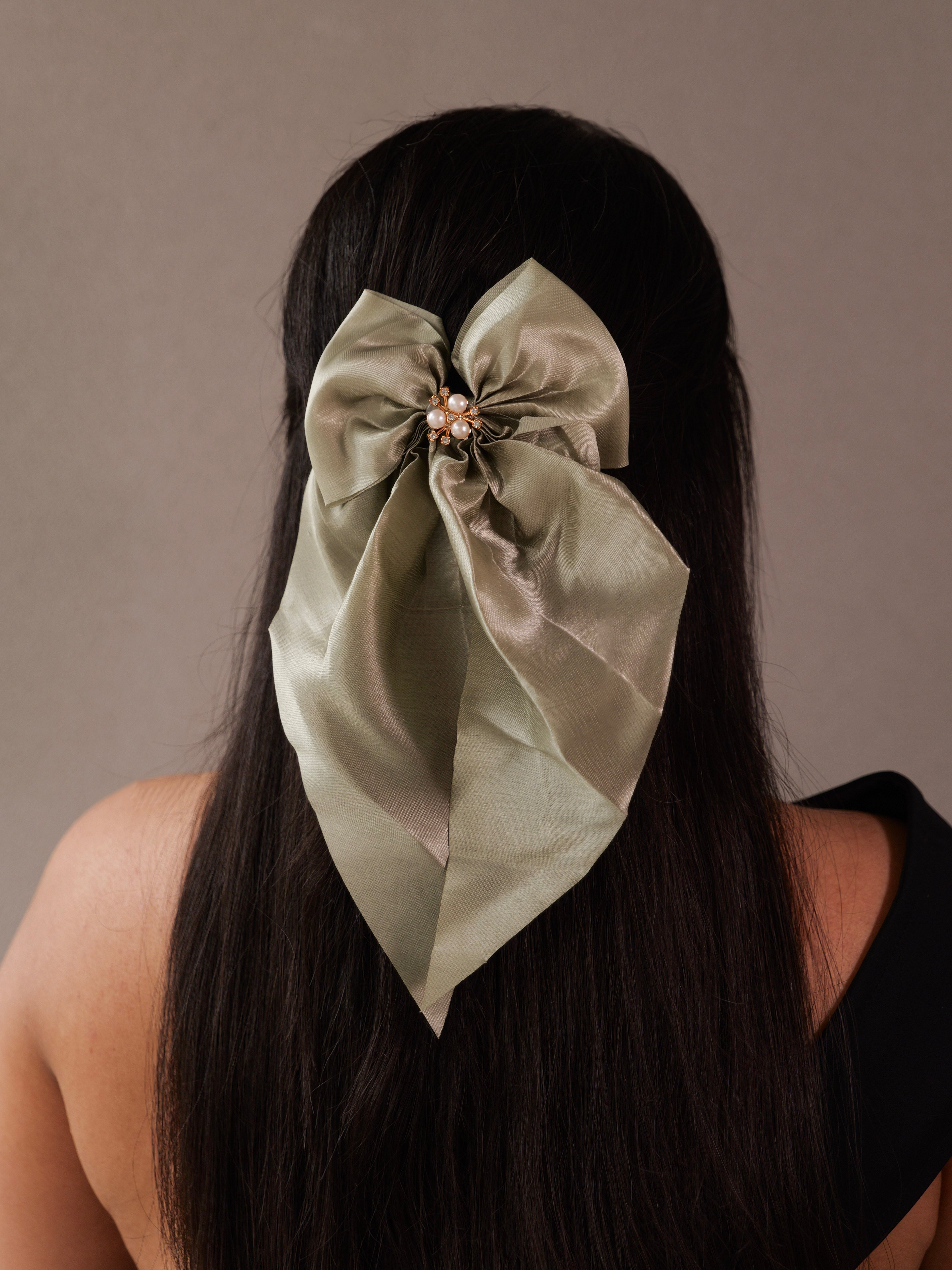 Royal Satin Bow – Graceful Glamour for the Modern Queen