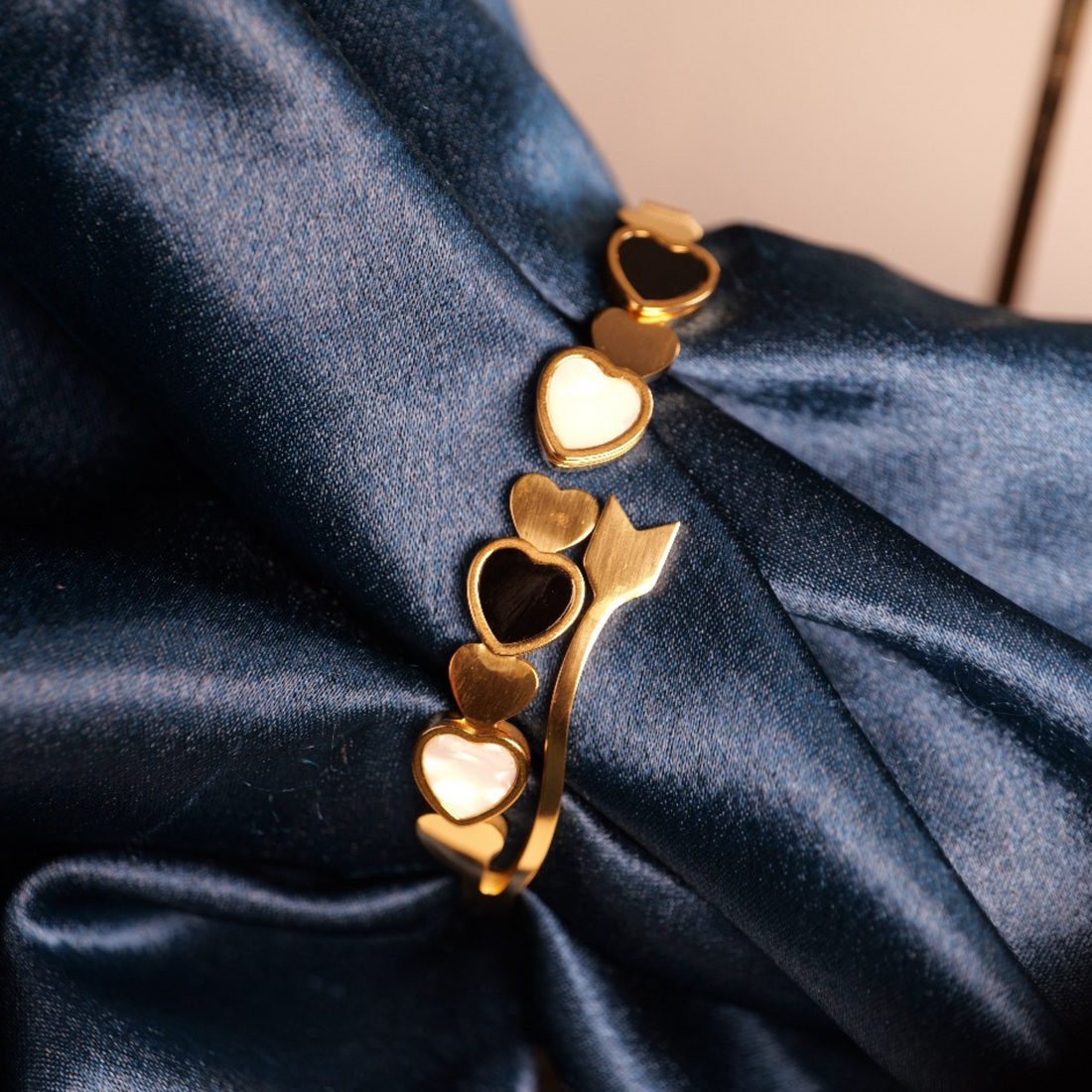 Chic Gold-Tone Anti-Tarnish Heart Charm Bracelet