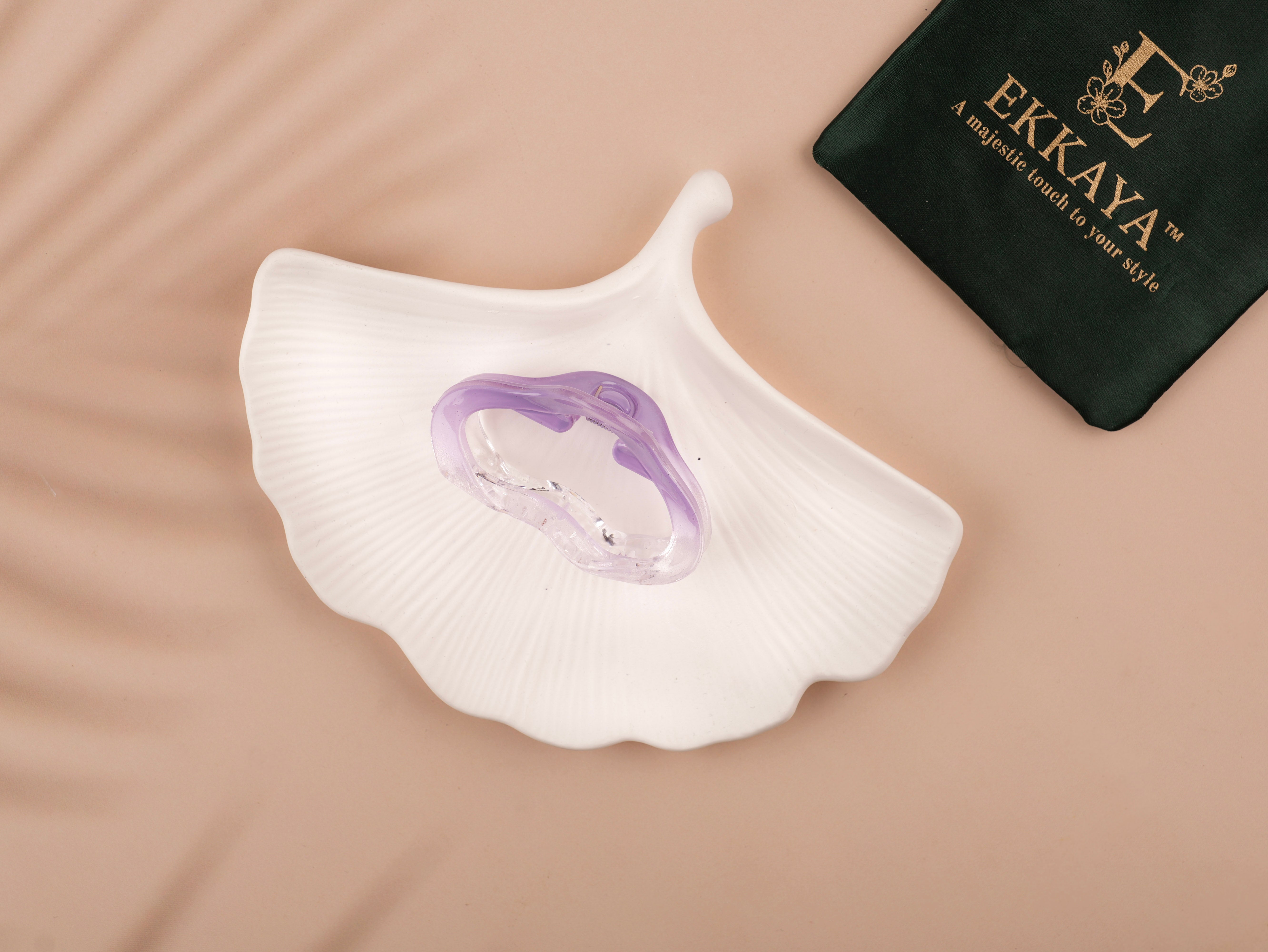 Aura Wave Glossy Claw – Bold Hold with Glossy Elegance