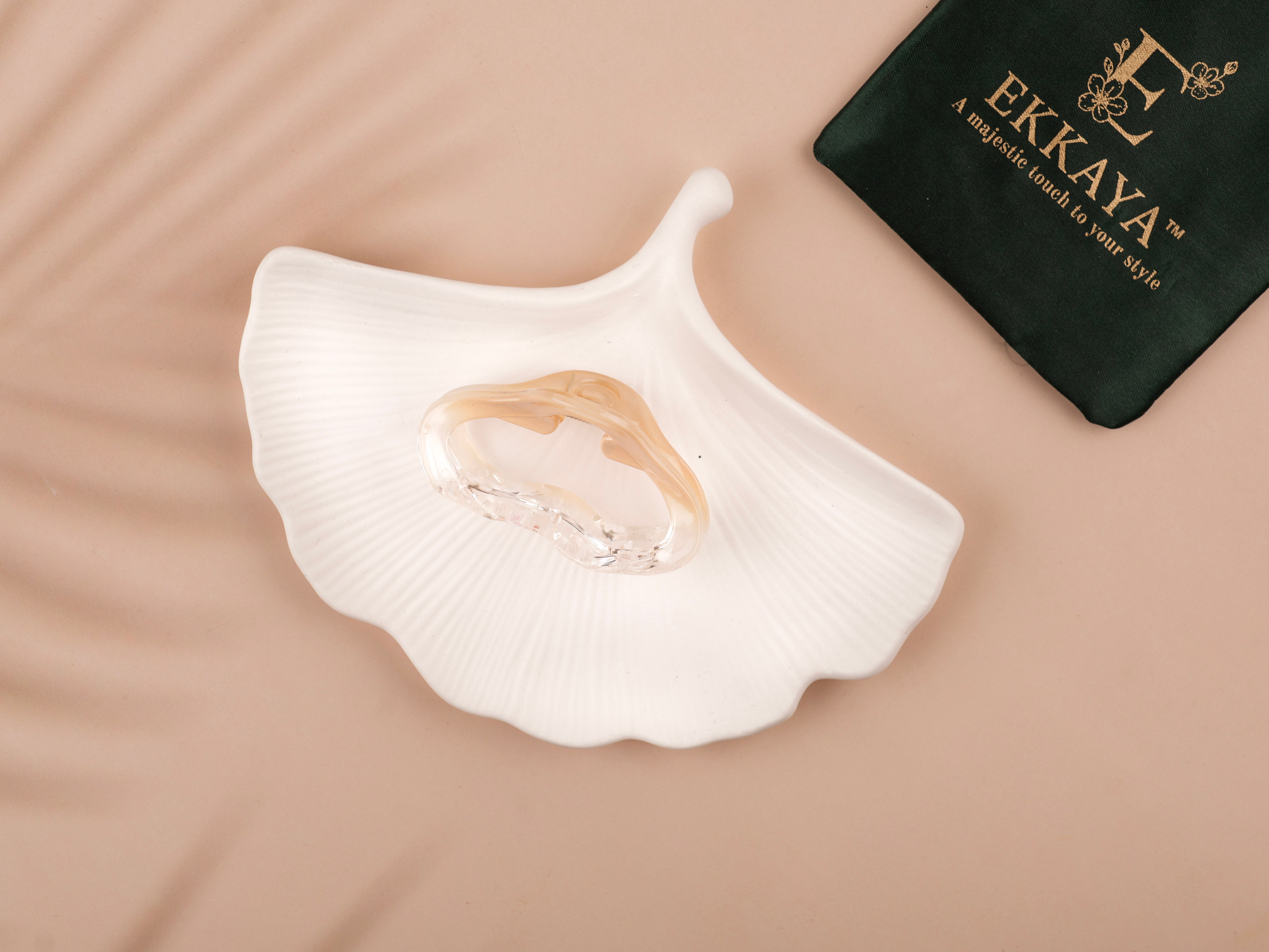 Aura Wave Glossy Claw – Bold Hold with Glossy Elegance