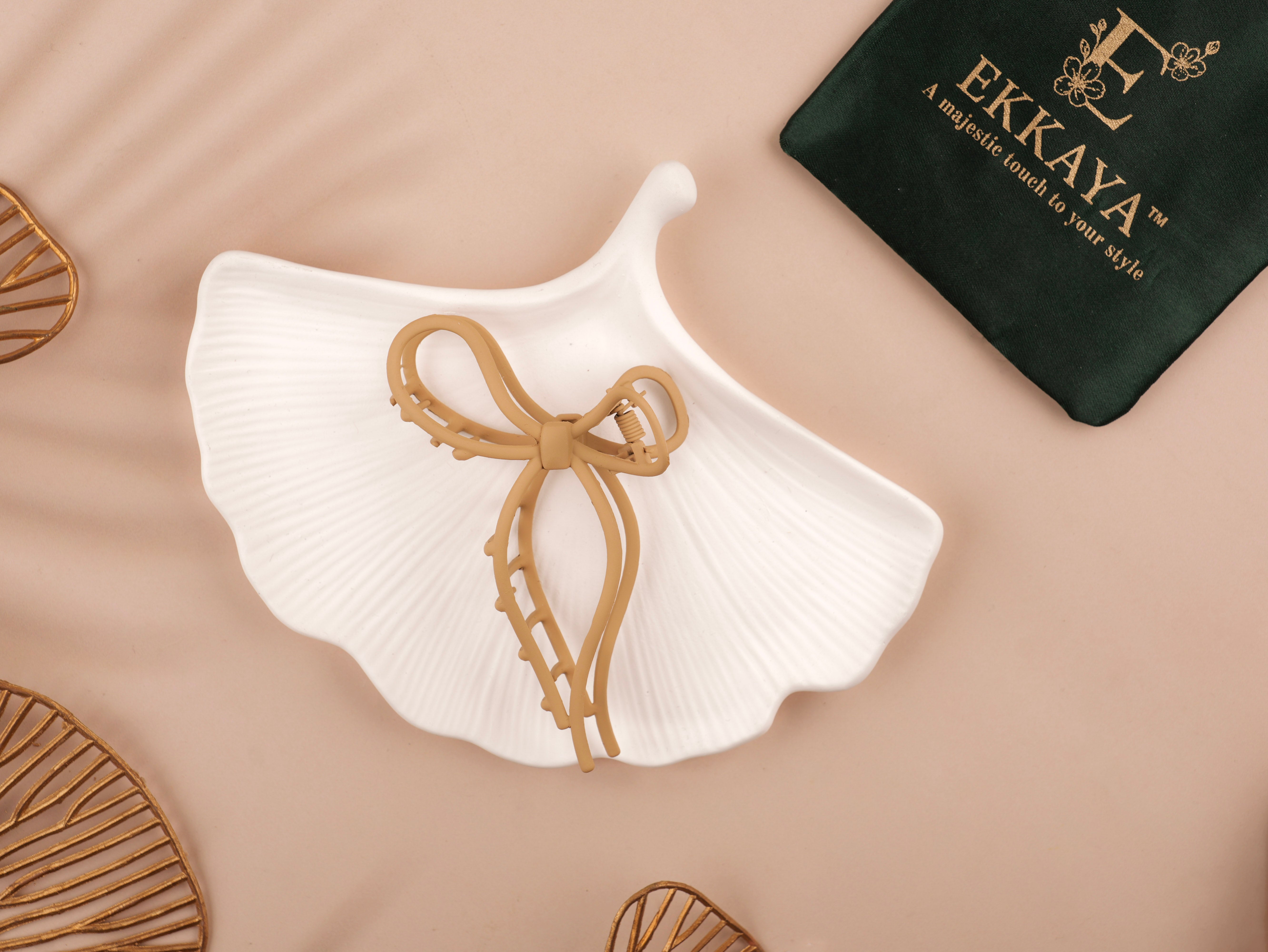 Grace Bow Metal Claw – Timeless Charm with a Modern Twist