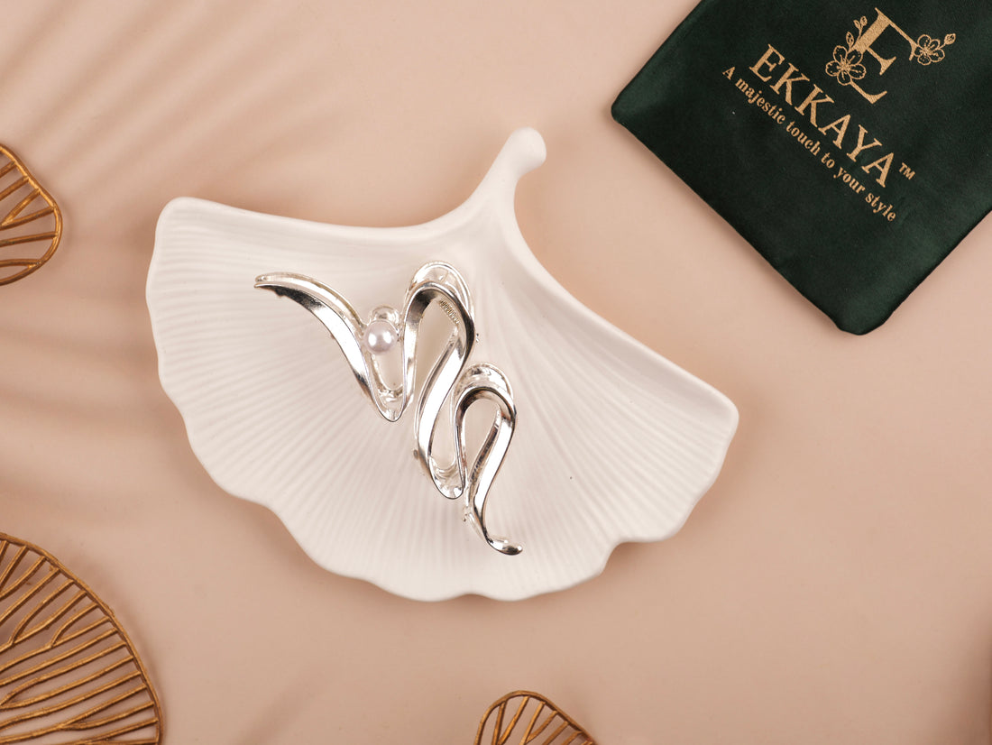 Luxe Pearl Wave Metal Claw – Where Elegance Meets Strength
