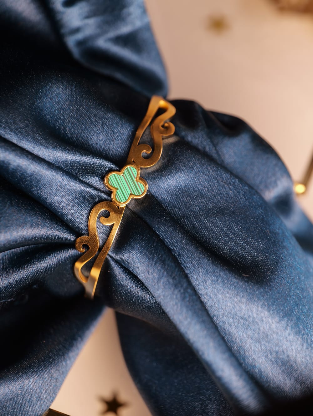 Enamel Clover Filigree Bracelet – Gold with Emerald Malachite Accent