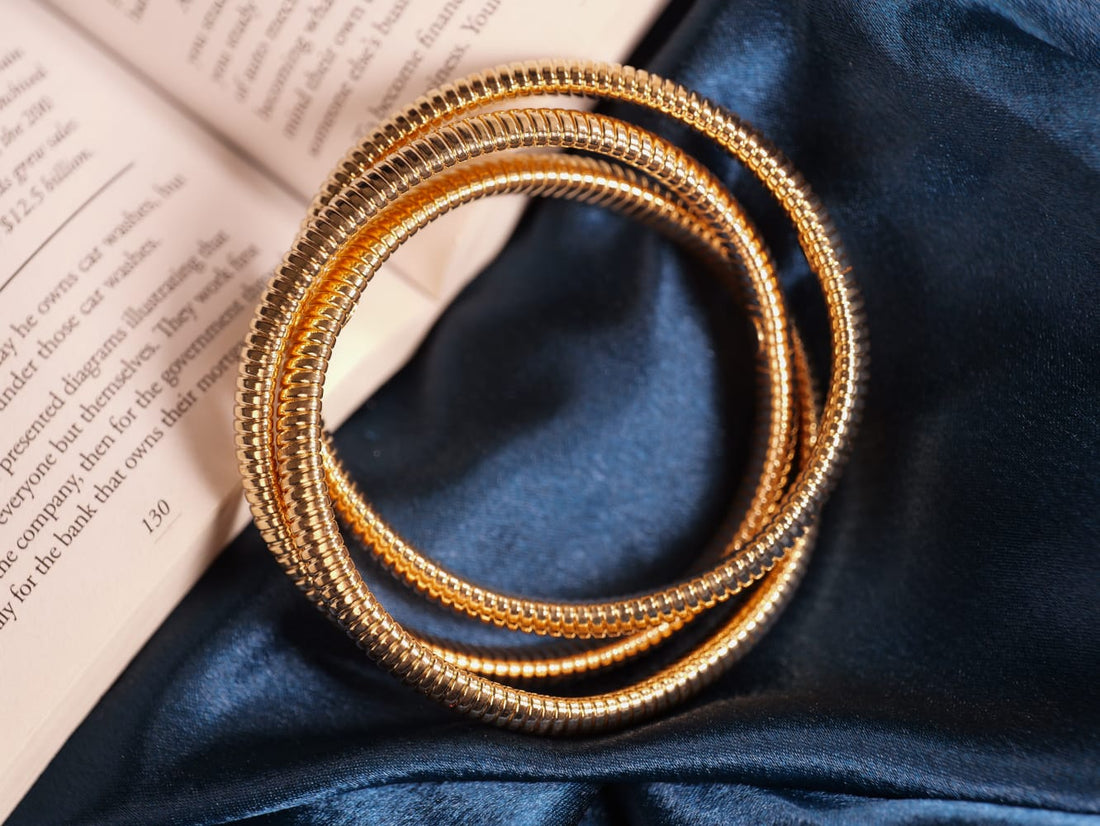 Classic Coil-Style Gold Stretch Bracelet – Flexible Slip-On Jewelry with Polished Finish