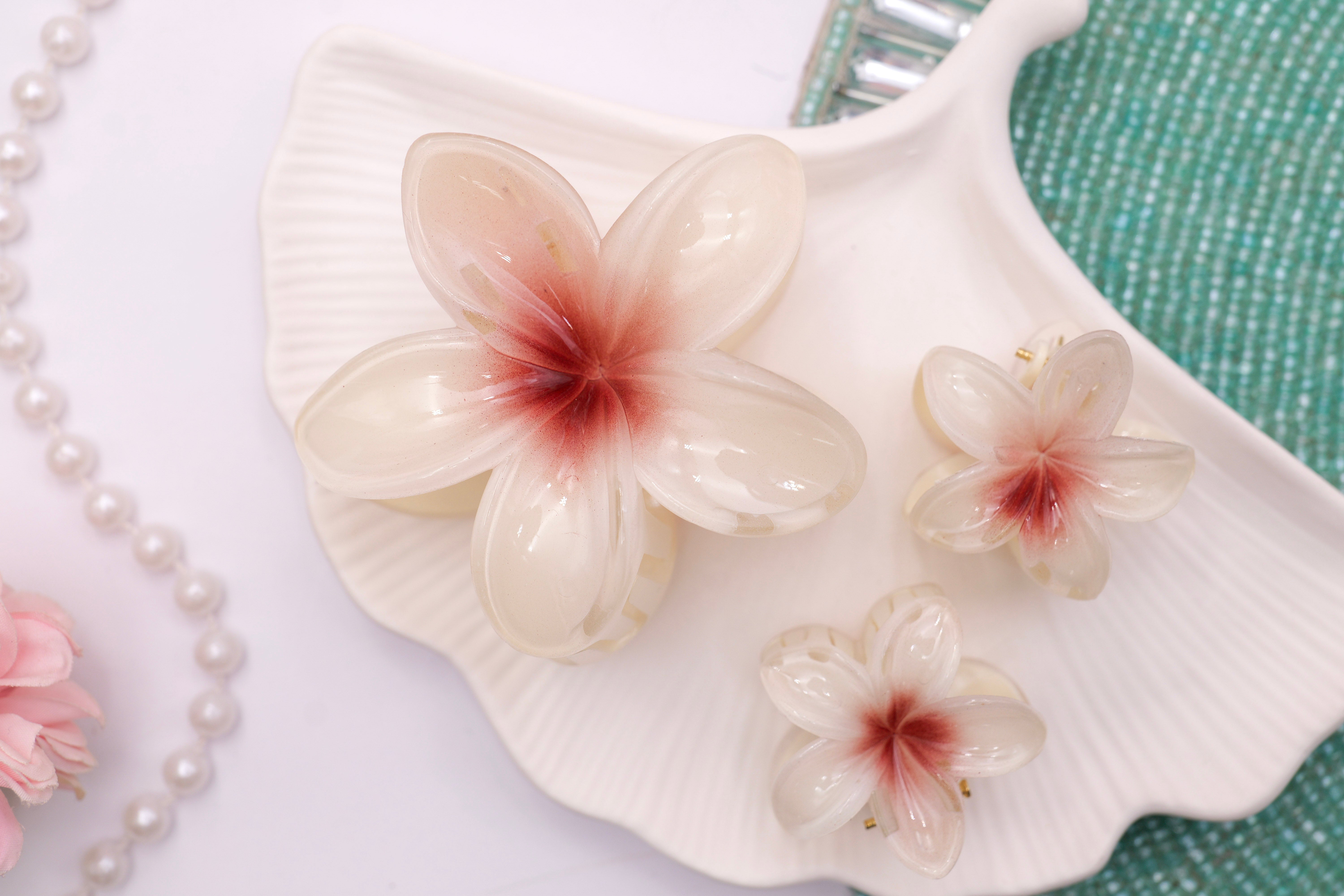 Blossom Shine Resin Flower Claw Set