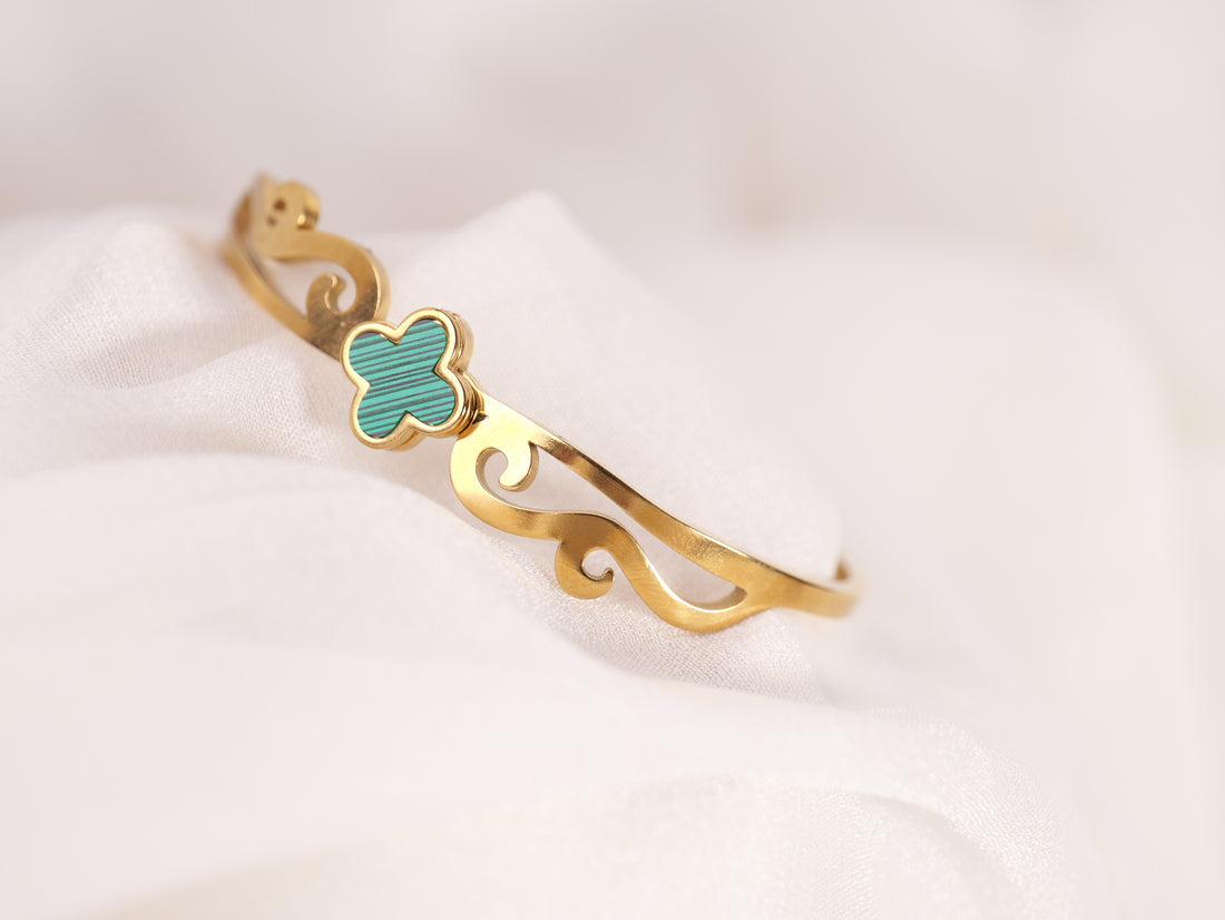Enamel Clover Filigree Bracelet – Gold with Emerald Malachite Accent