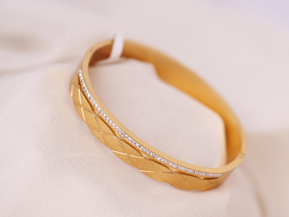 Diamond-Accented Quilted Gold Bracelet