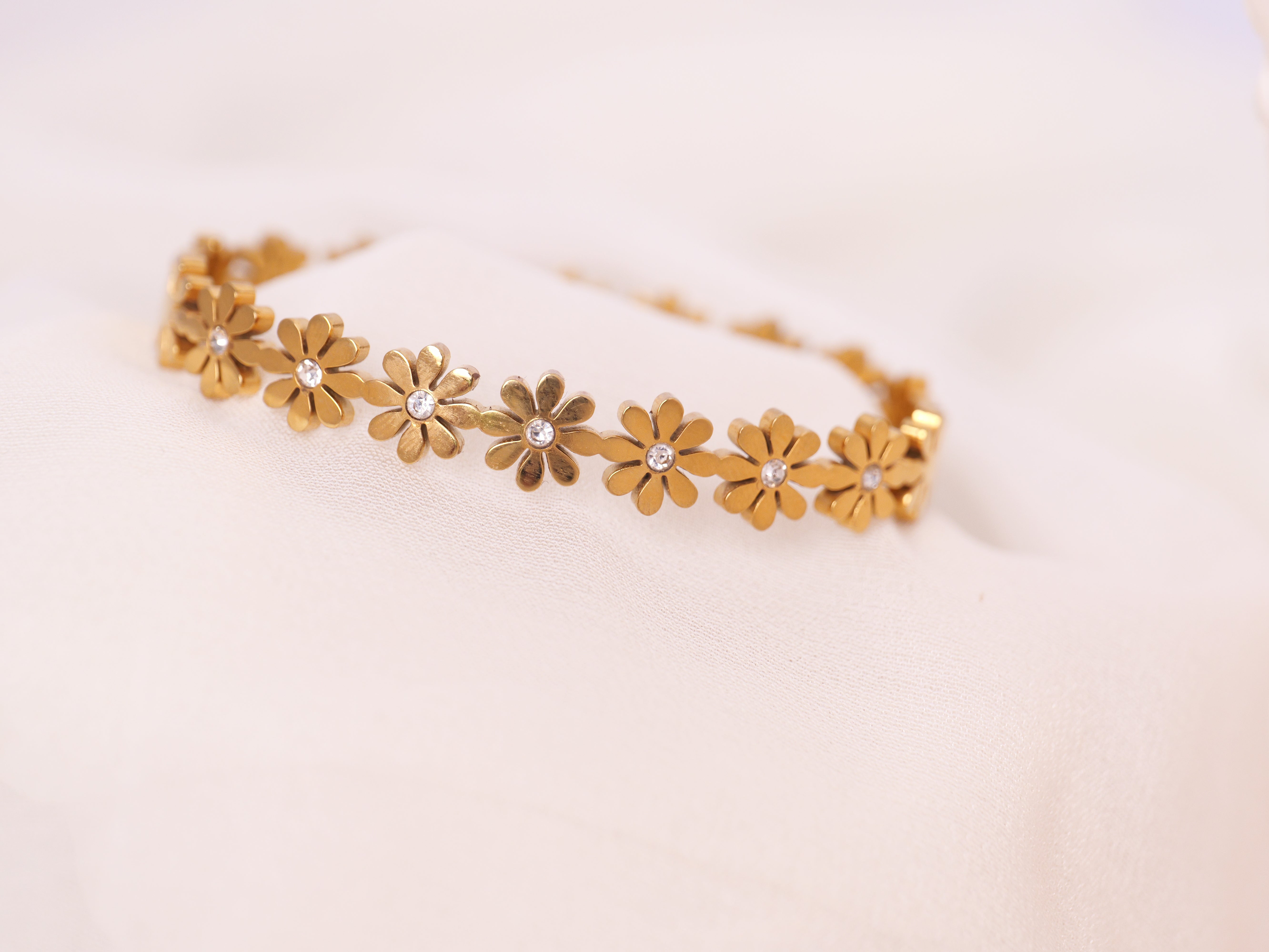 Daisy Bloom Gold Bracelet