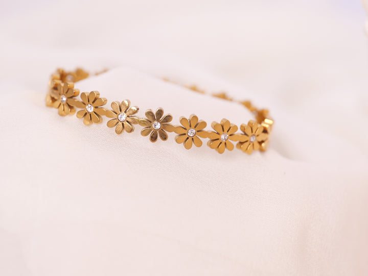 Daisy Bloom Gold Bracelet