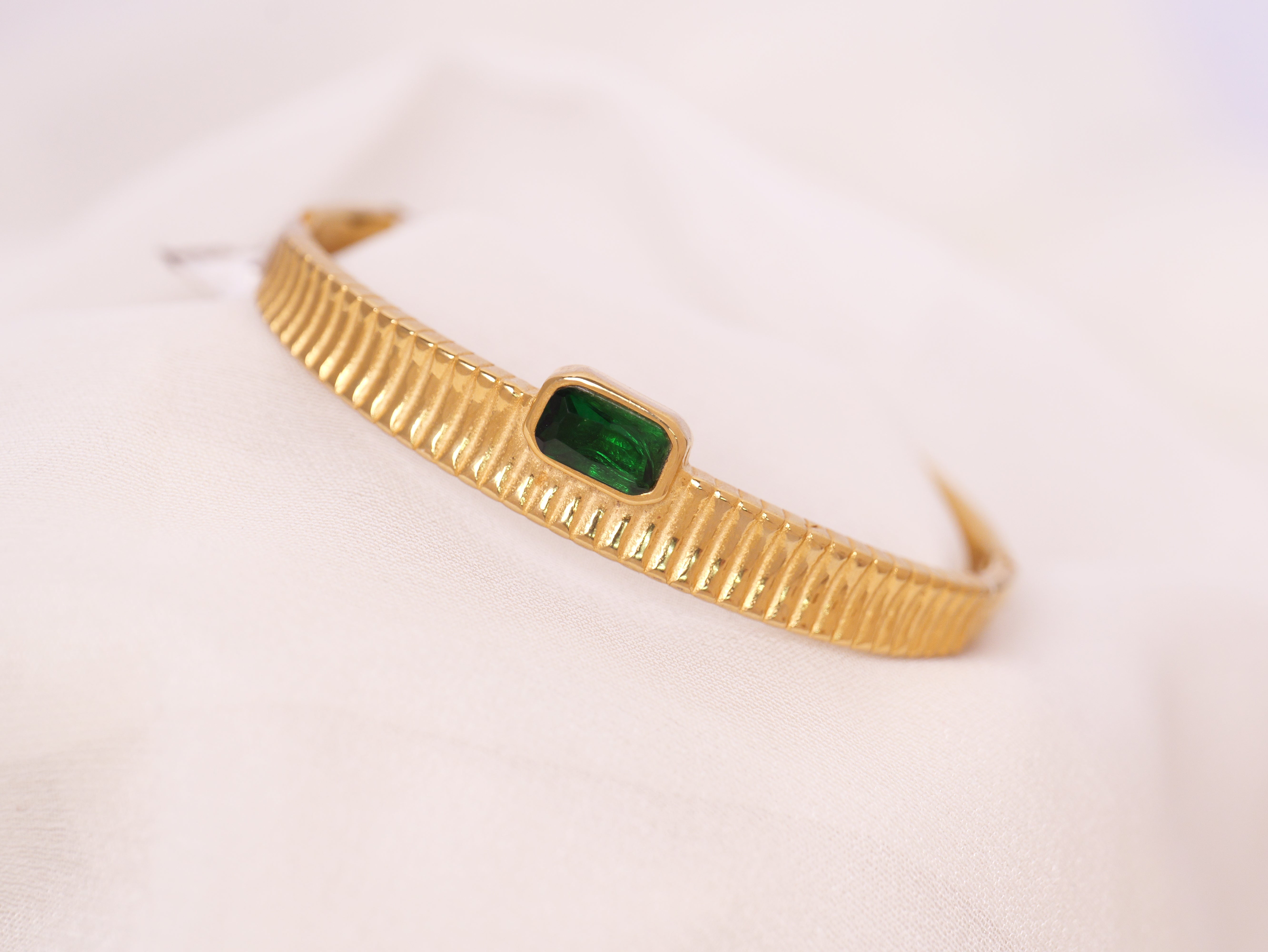 Emerald Glow Gold Bracelet