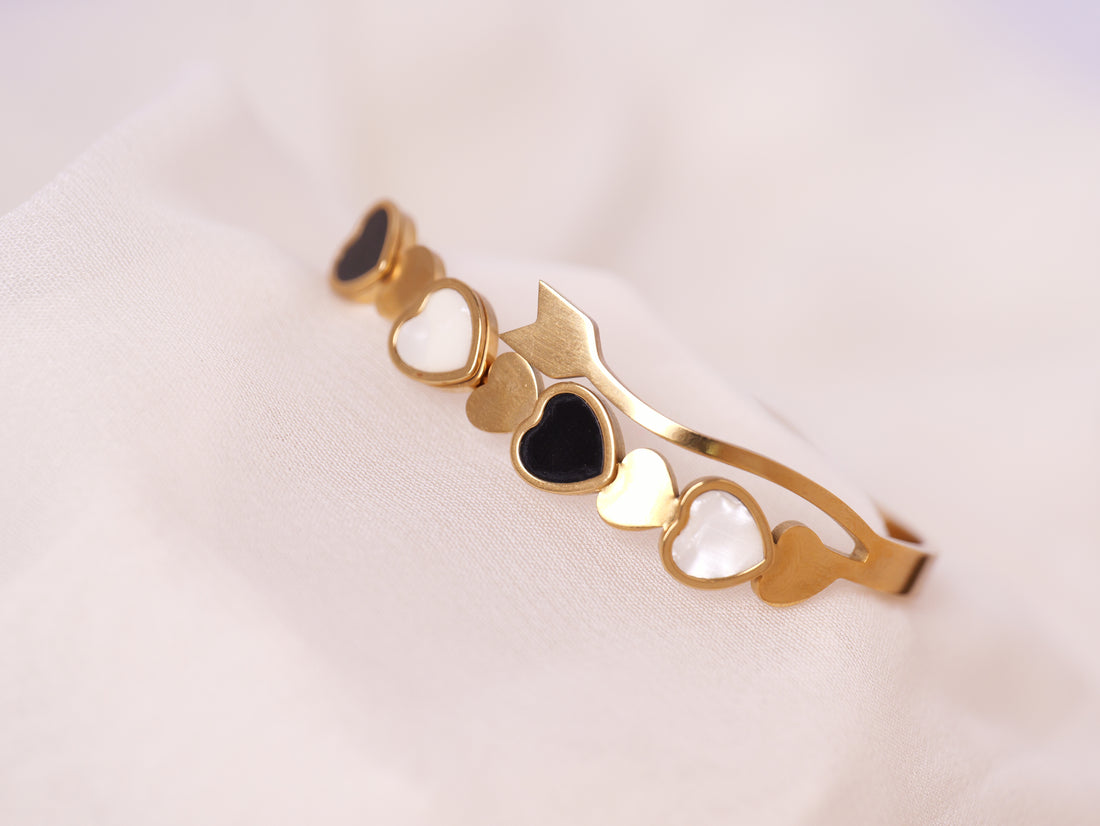 Anti-Tarnish Black & White Heart Bracelet – Gold Finish