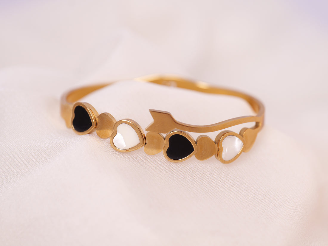 Anti-Tarnish Black & White Heart Bracelet – Gold Finish