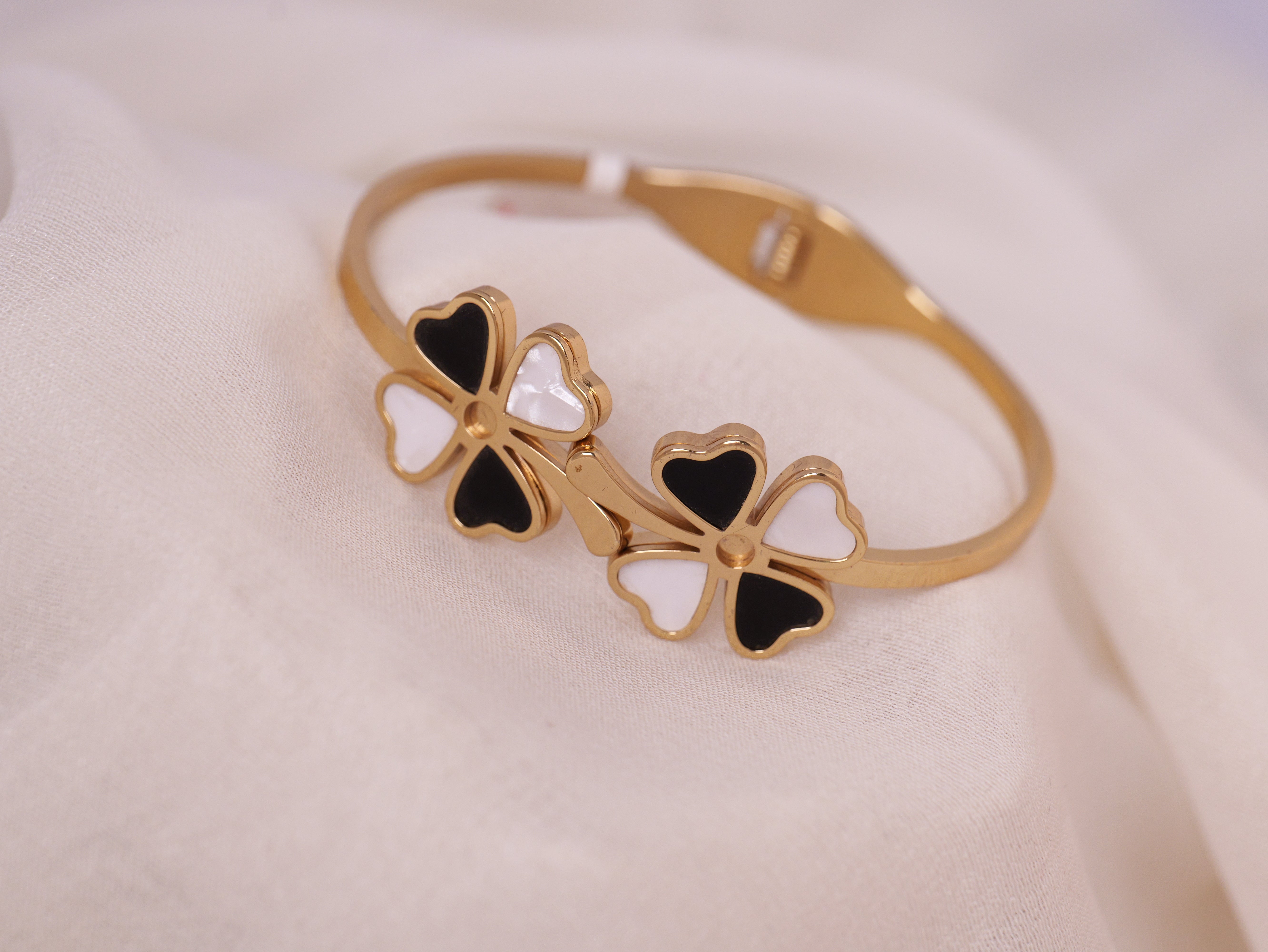 Black & White Clover Charm Bracelet