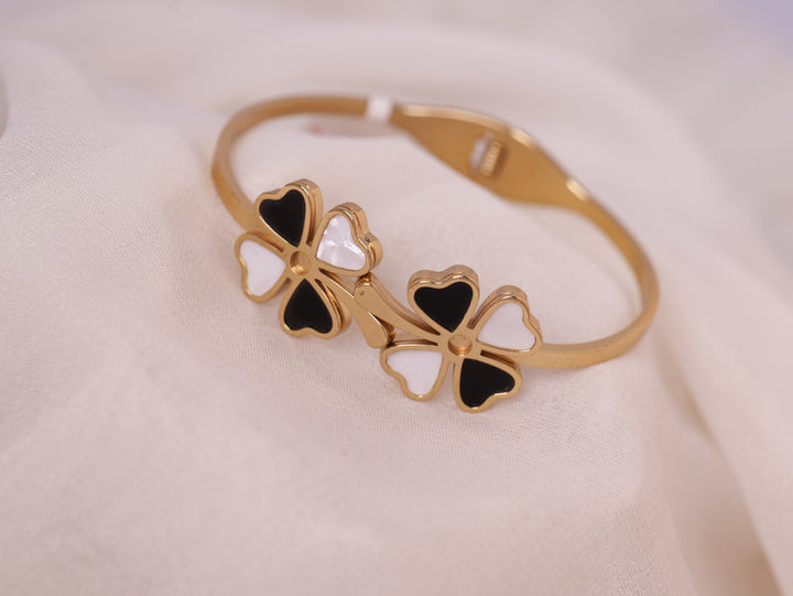 Black & White Clover Charm Bracelet