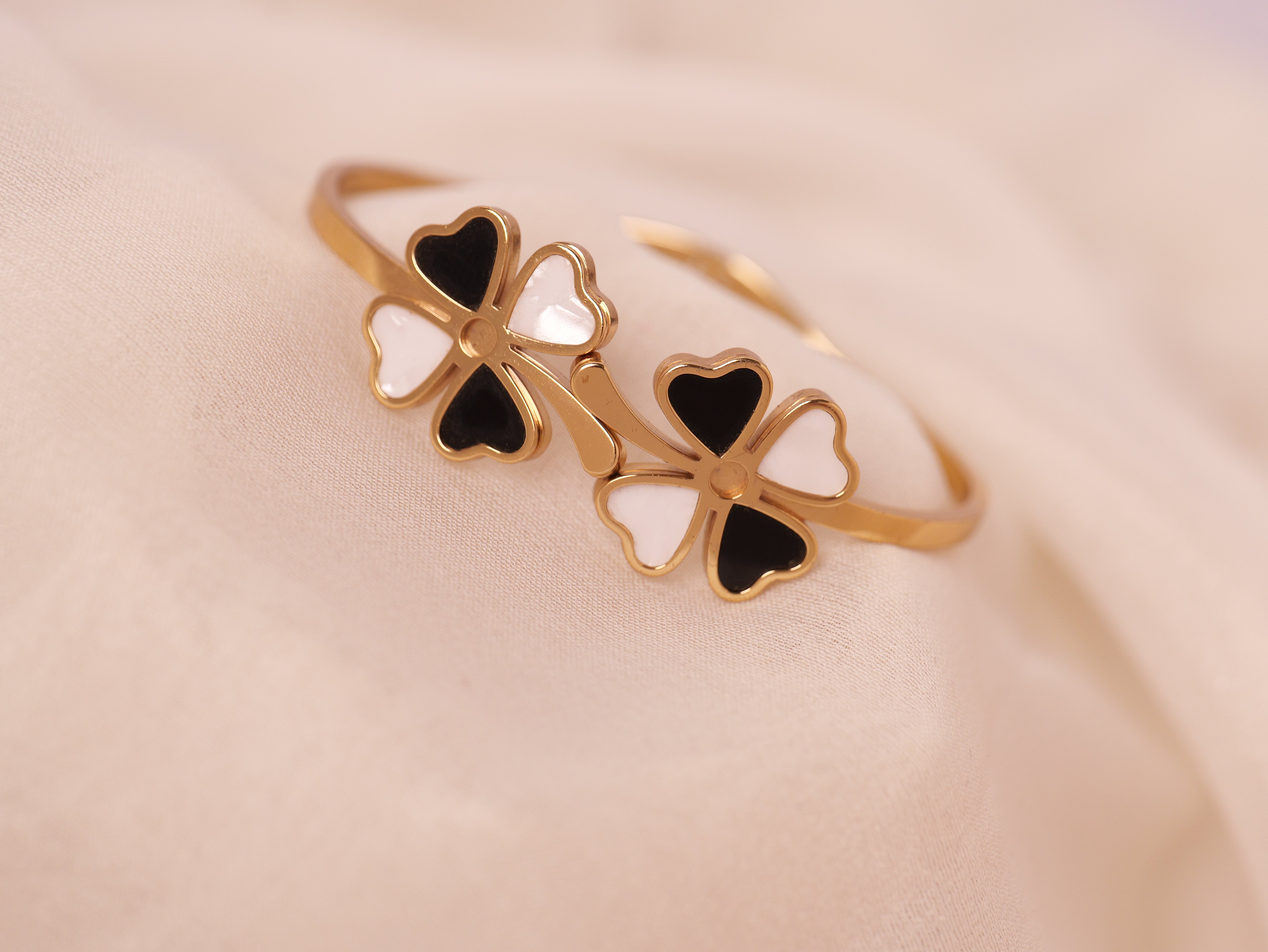 Black & White Clover Charm Bracelet