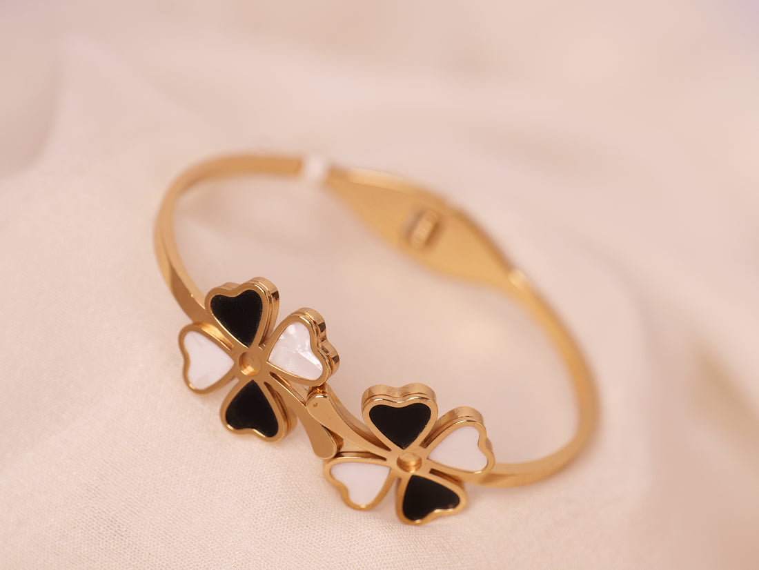 Black & White Clover Charm Bracelet