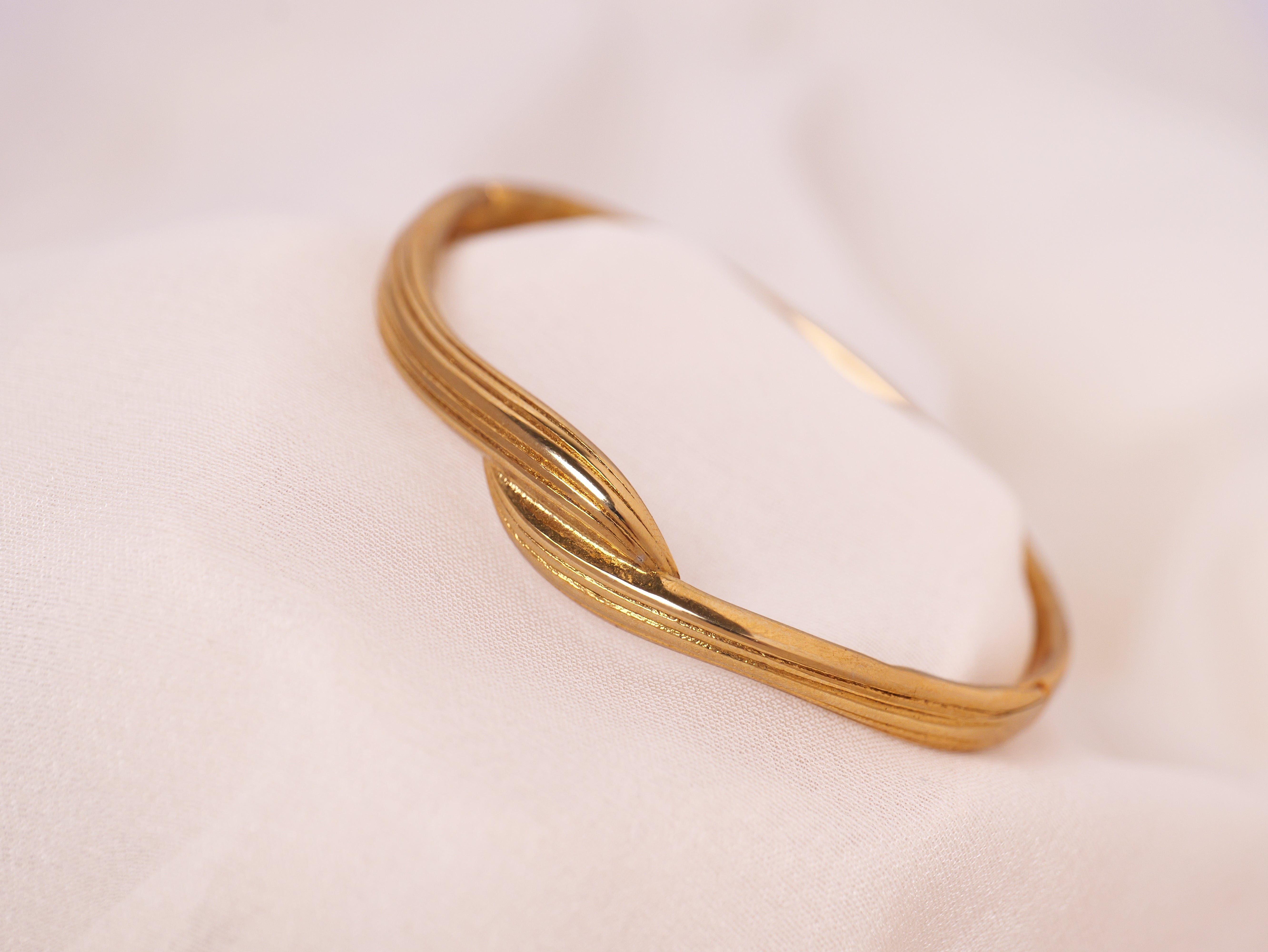 Twist Knot Gold Bracelet