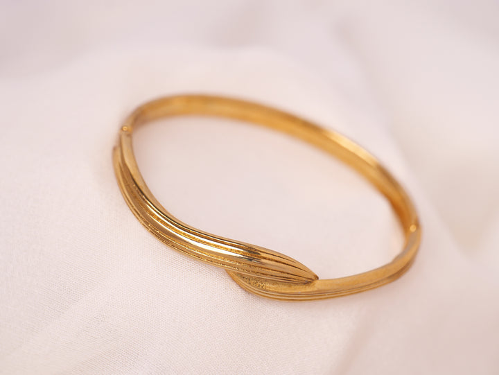 Twist Knot Gold Bracelet