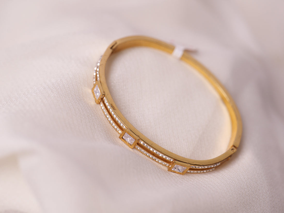 Elegant Gold Diamond-Accented Cuff Bracelet fot thin wrist