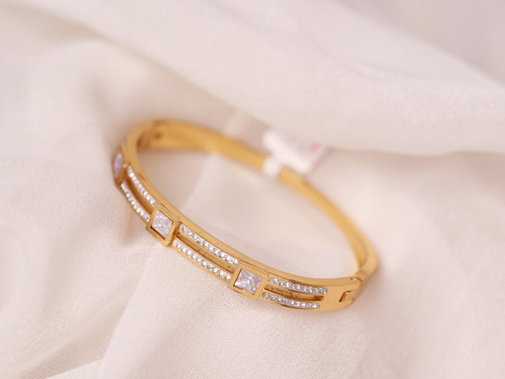 Elegant Gold Diamond-Accented Cuff Bracelet fot thin wrist