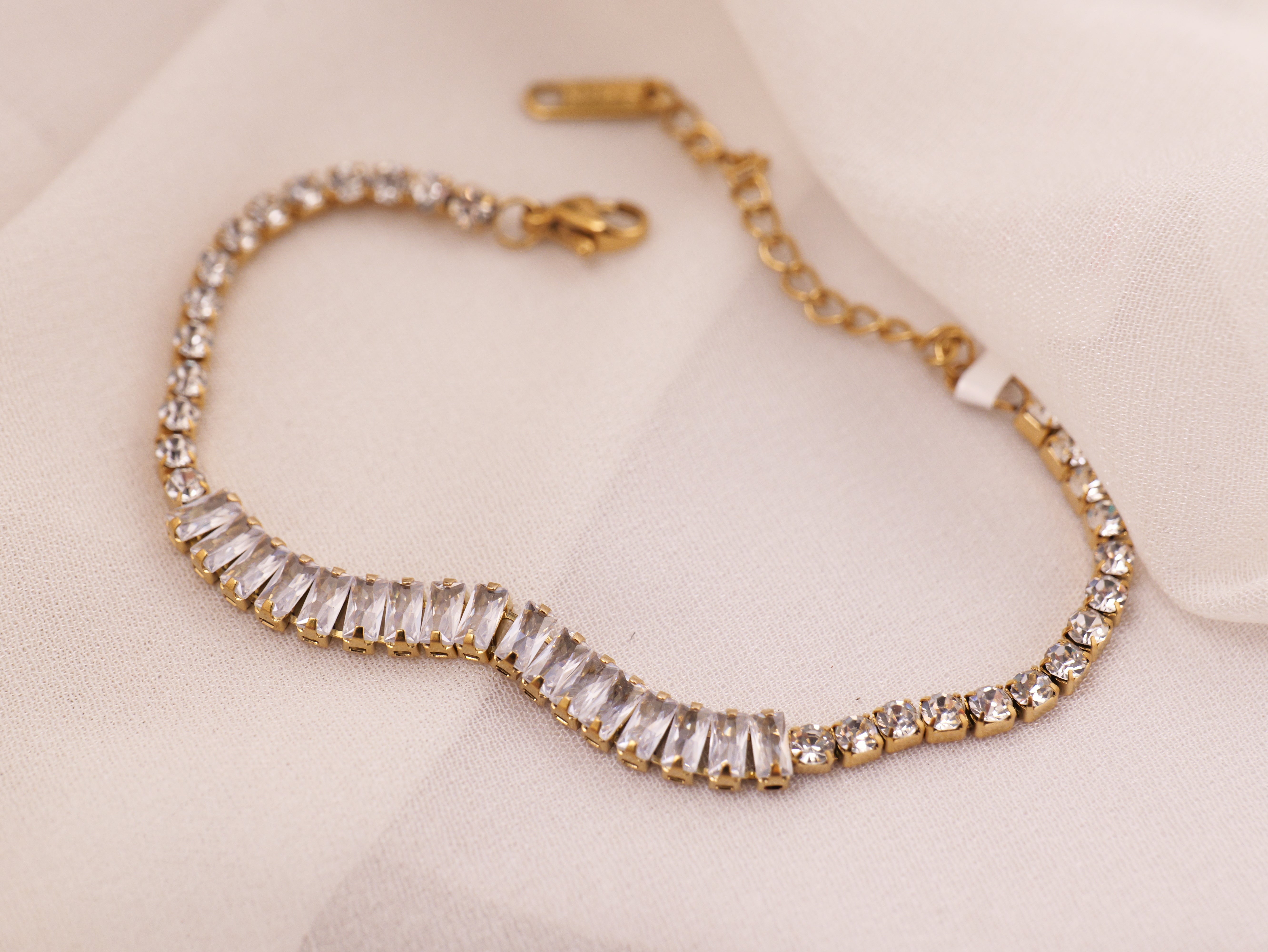 Elegant Crystal Wave Chain Bracelet