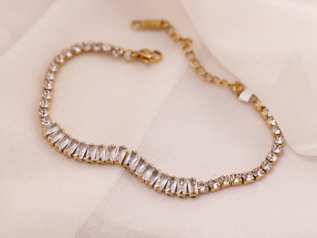 Elegant Crystal Wave Chain Bracelet
