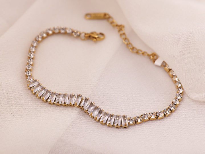 Elegant Crystal Wave Chain Bracelet