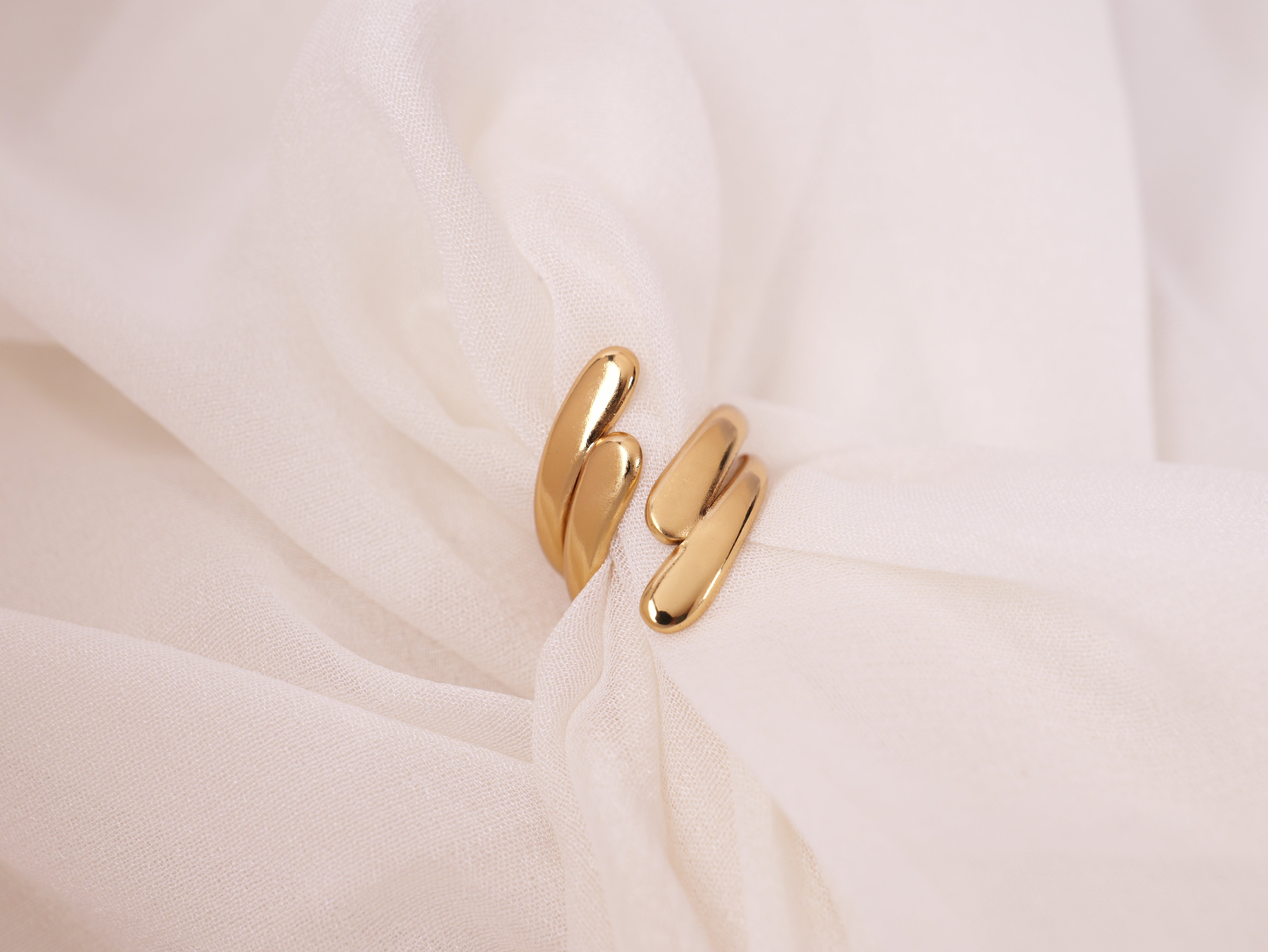 Bold Curve Adjustable Ring
