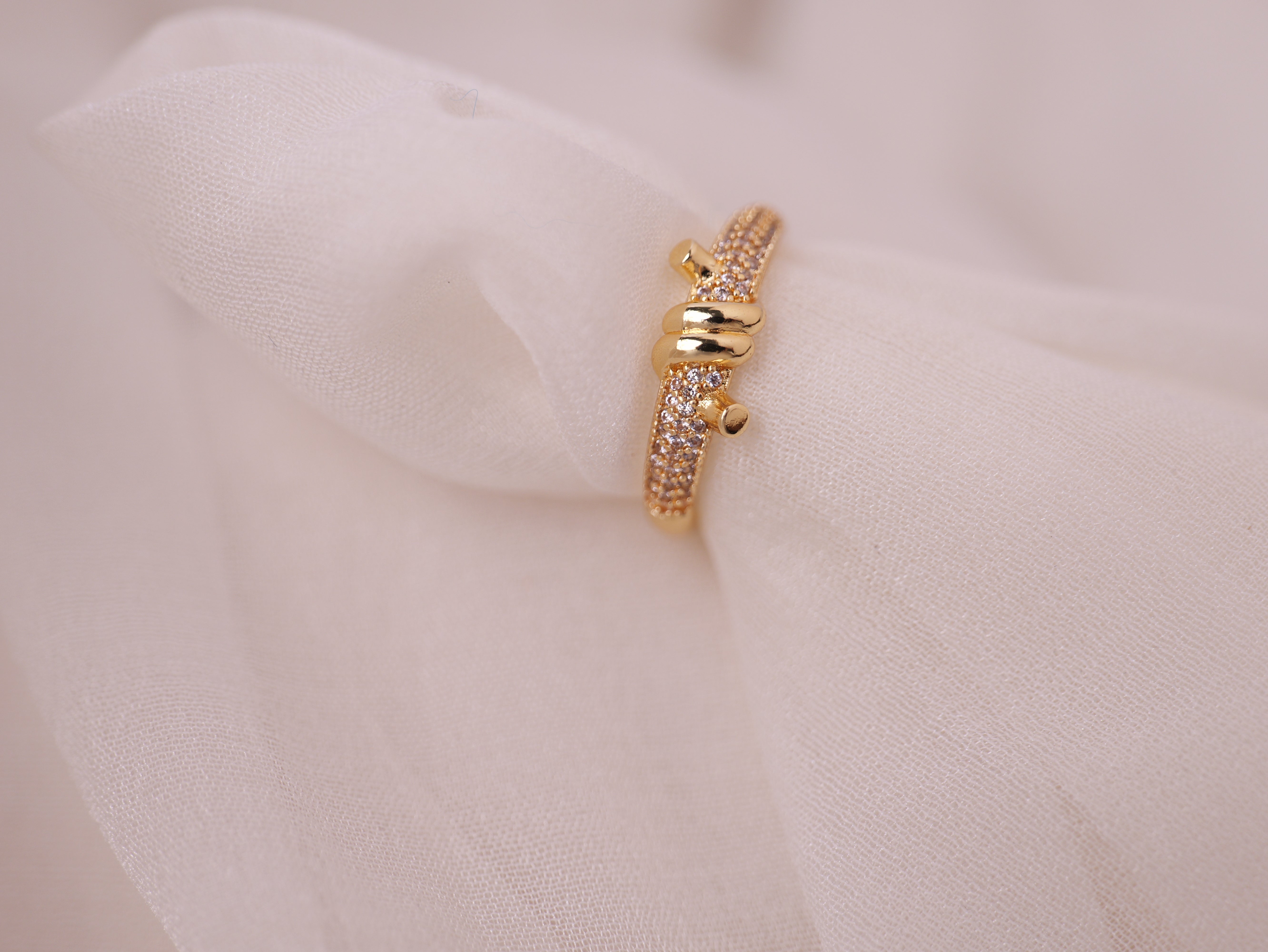 Gold Knot Elegance Ring