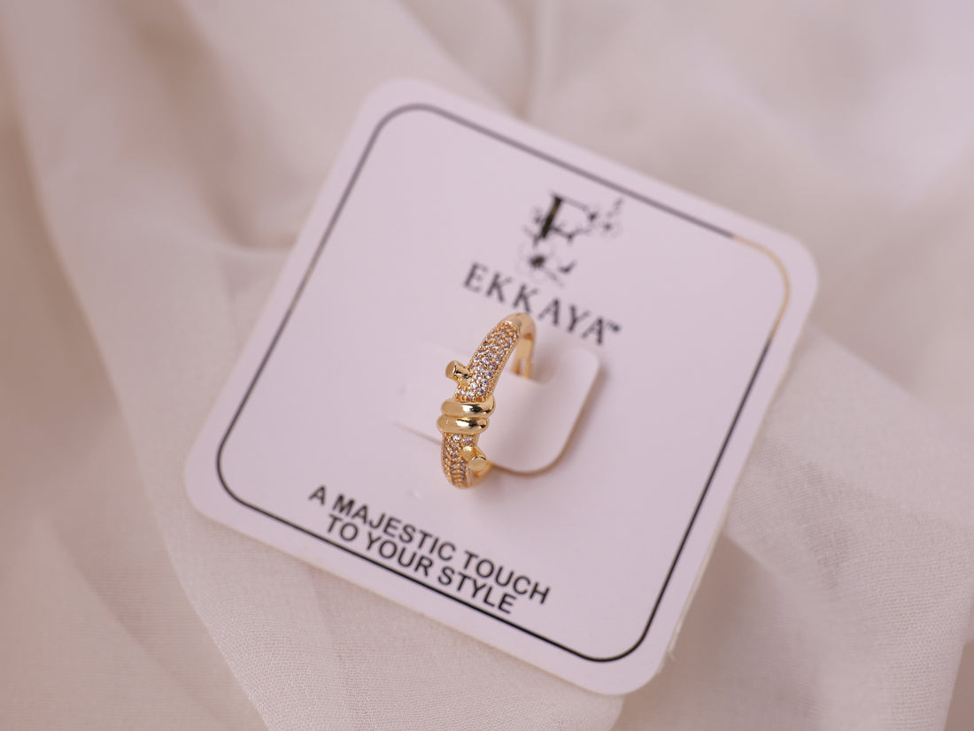 Gold Knot Elegance Ring