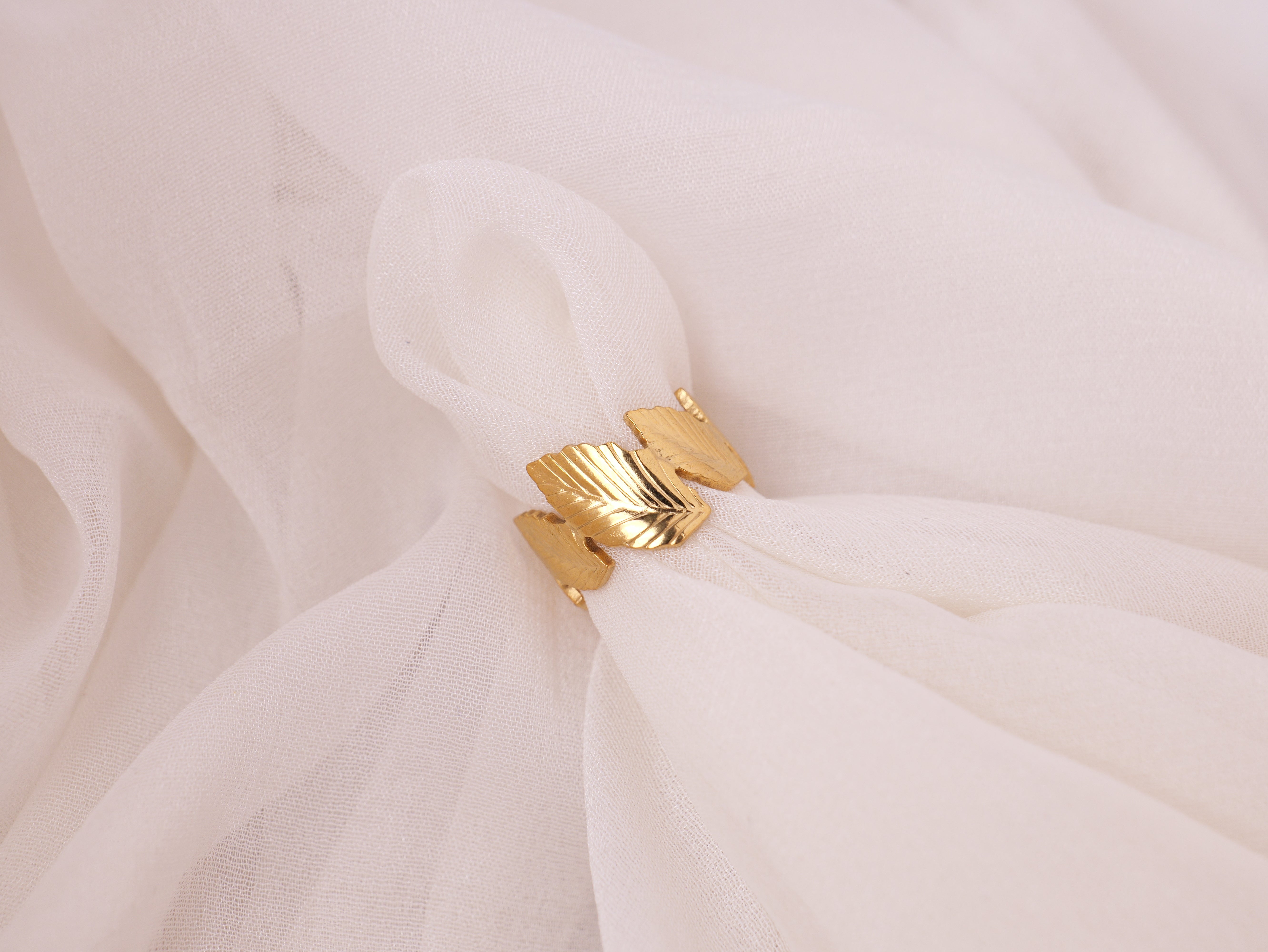 Geometric Leaf Wave Ring