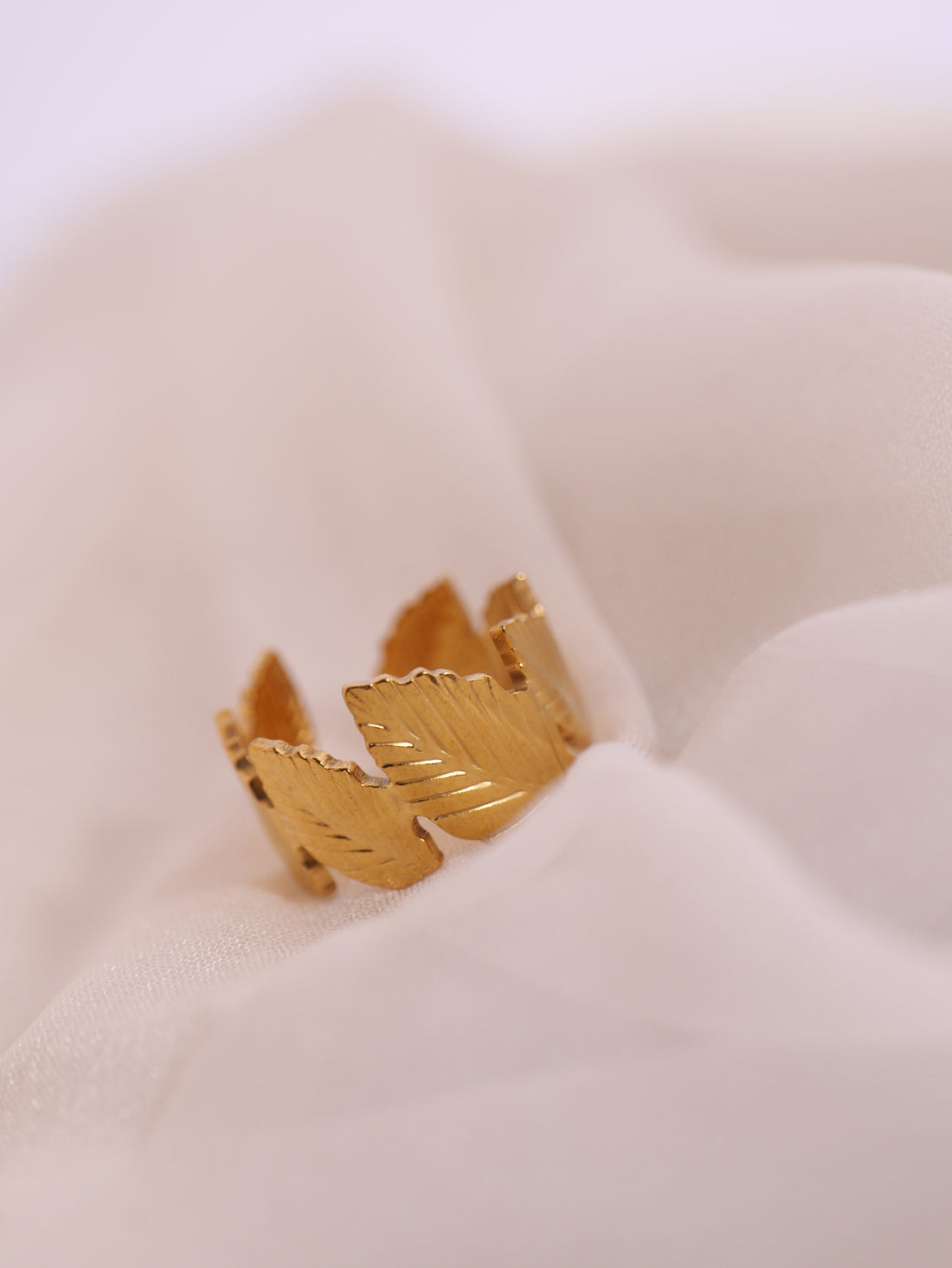 Geometric Leaf Wave Ring