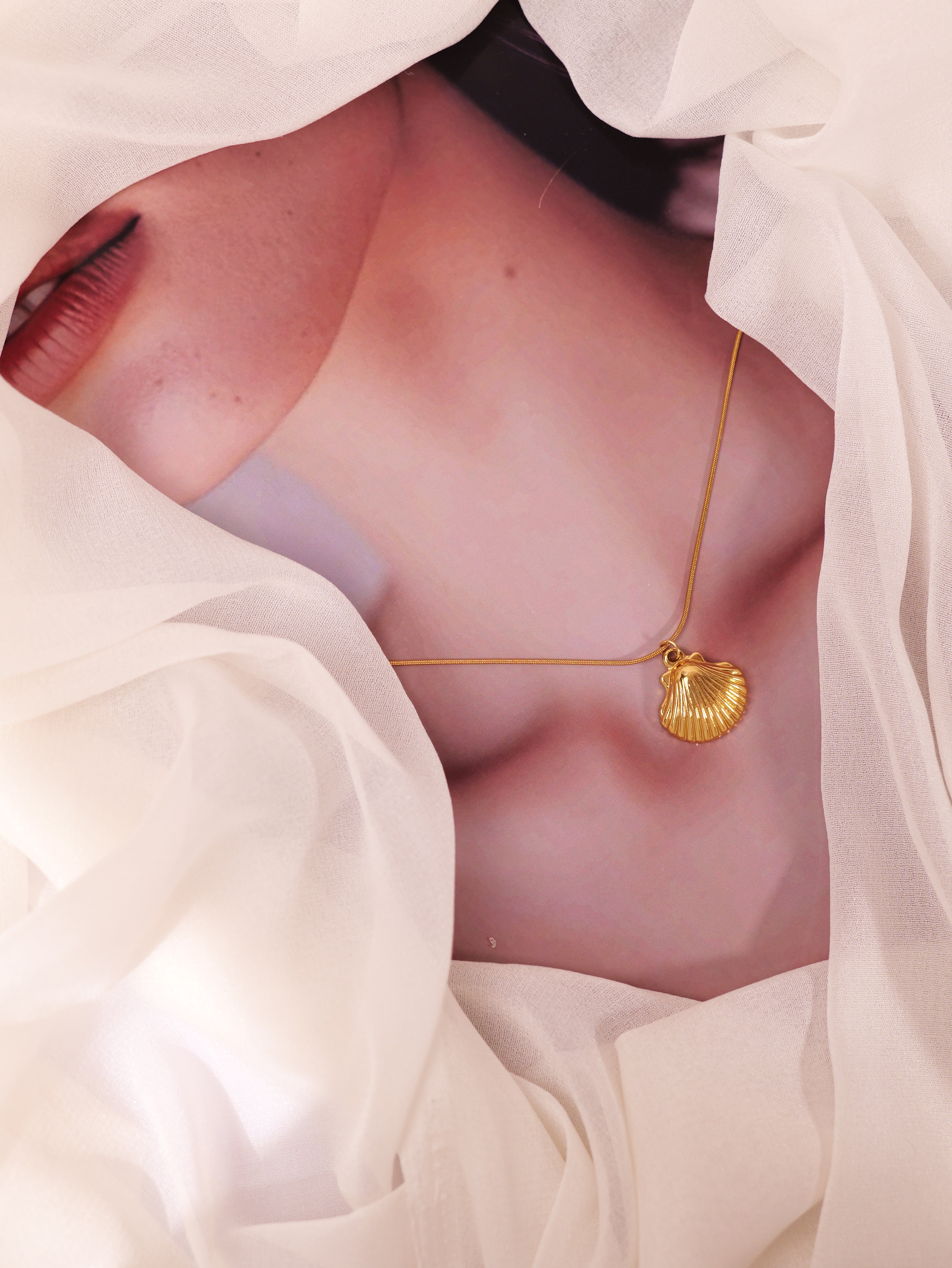 🌊 Golden Seashell Pendant Necklace