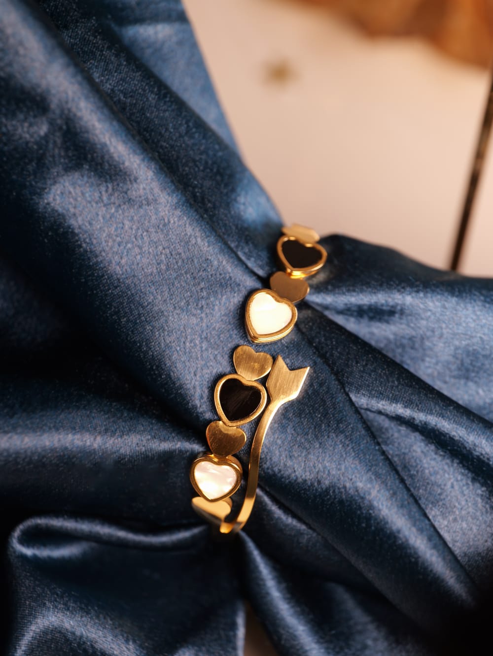 Anti-Tarnish Black & White Heart Bracelet – Gold Finish