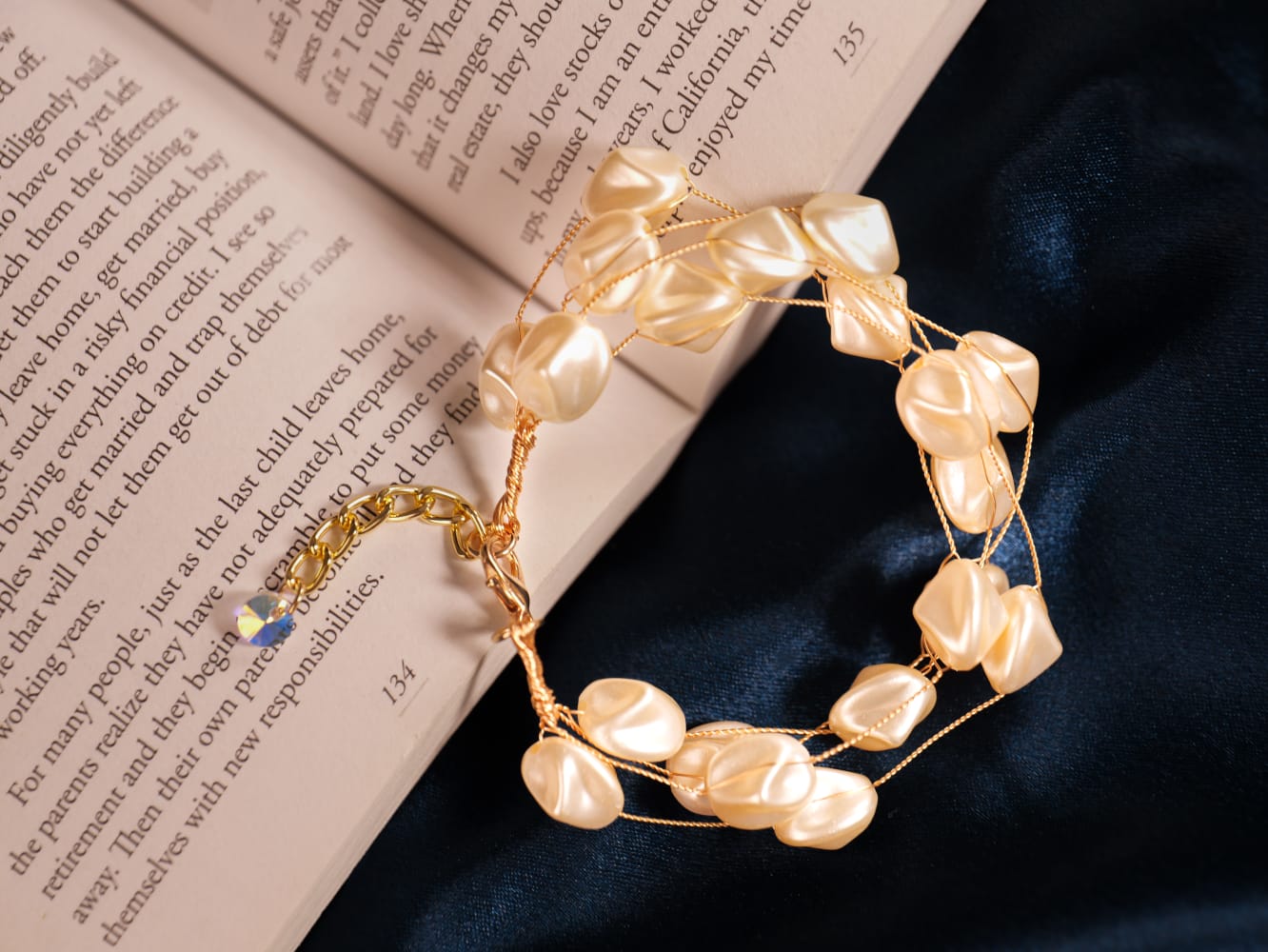 Golden Petal Cluster Bracelet – Handcrafted Floral-Inspired Bracelet with Luminous Beads