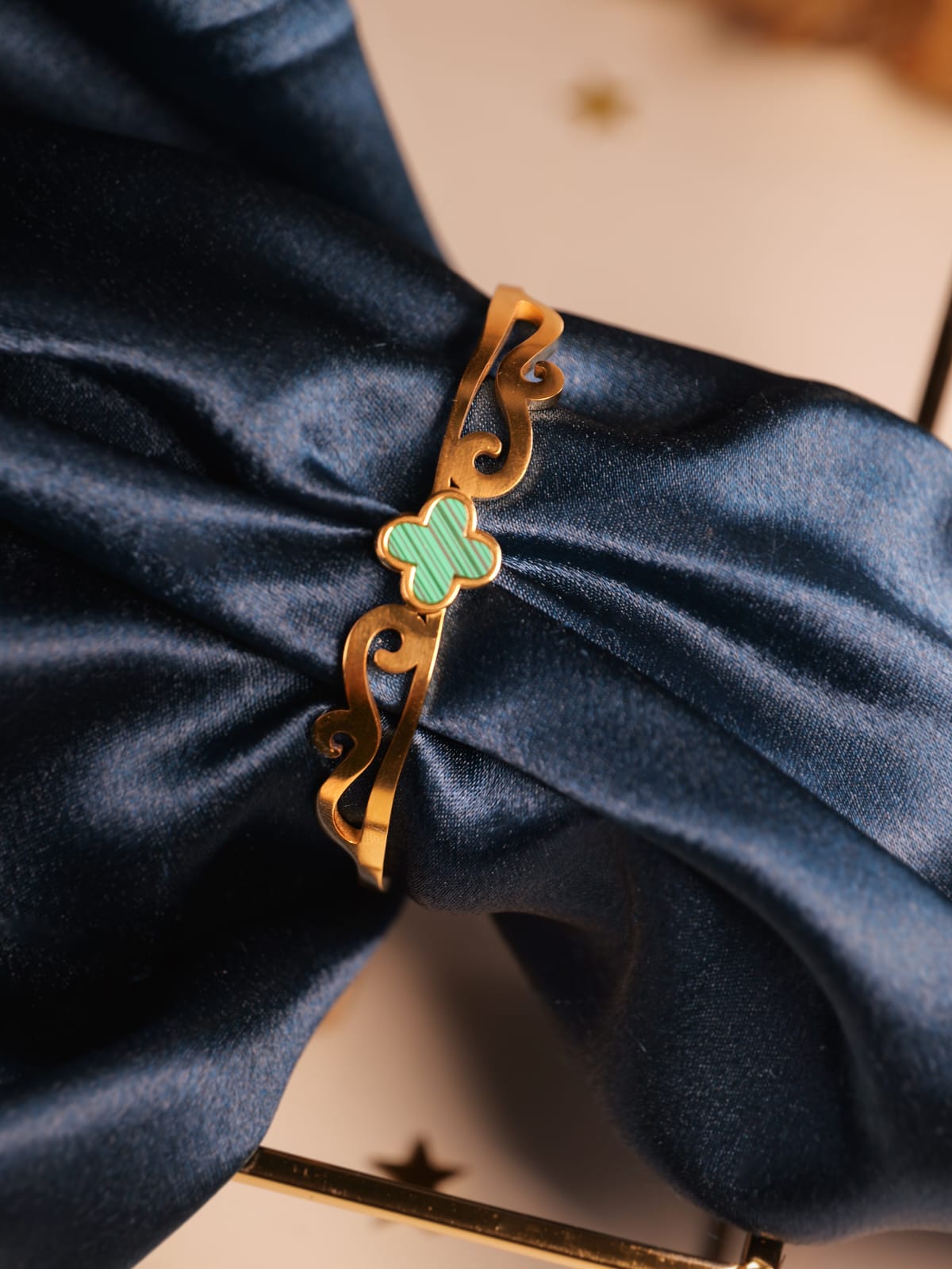 Enamel Clover Filigree Bracelet – Gold with Emerald Malachite Accent