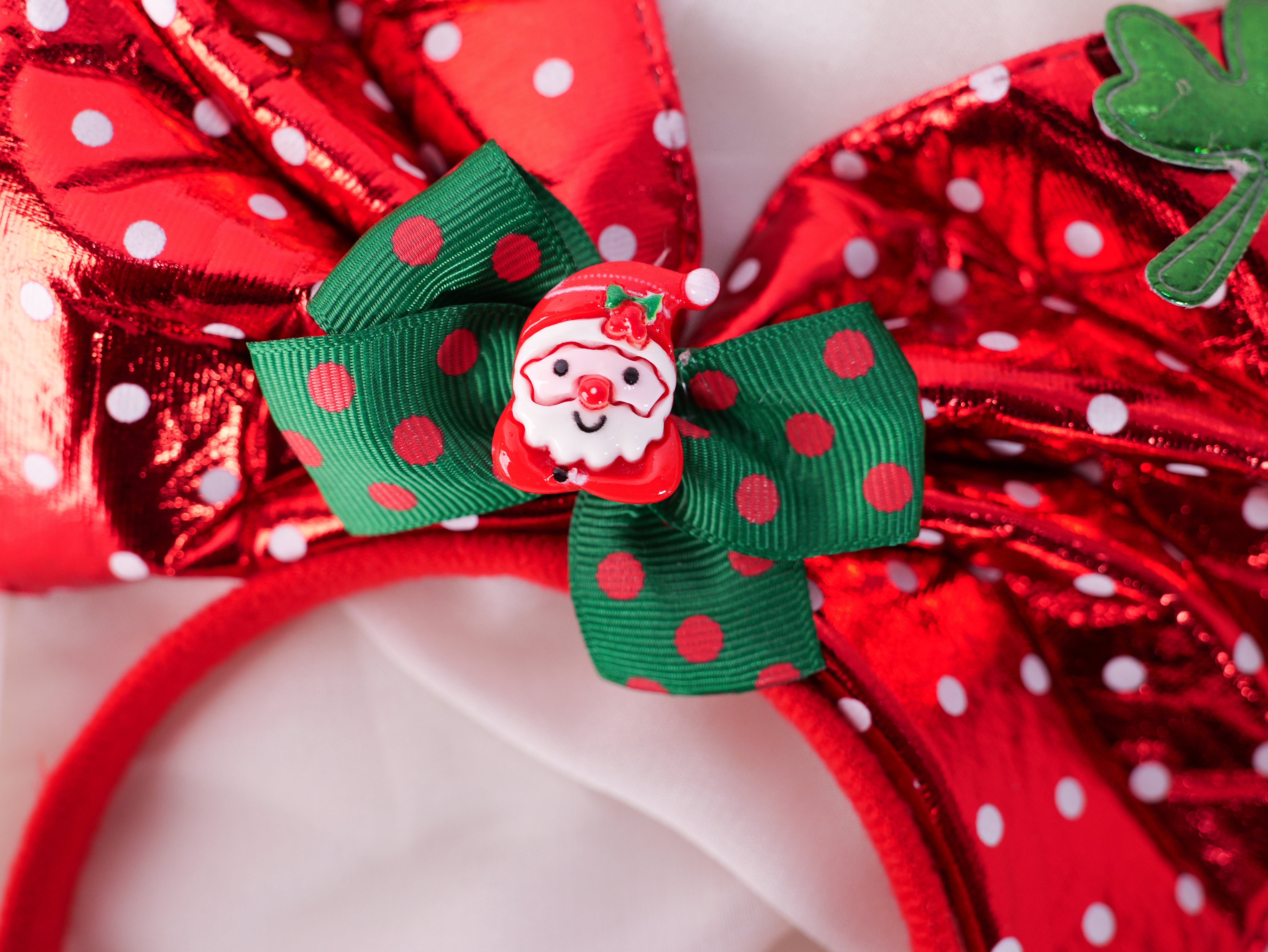 🎀 Santa Sparkle Bow Headband 🎅